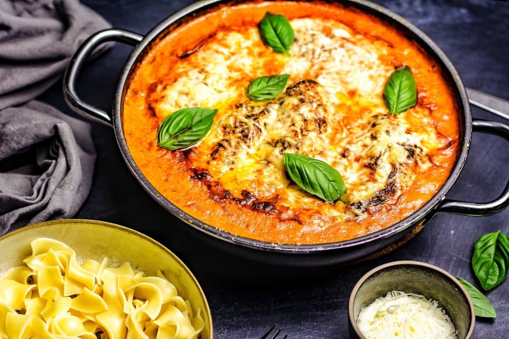 Hähnchenbrust in Paprika-Tomatensauce