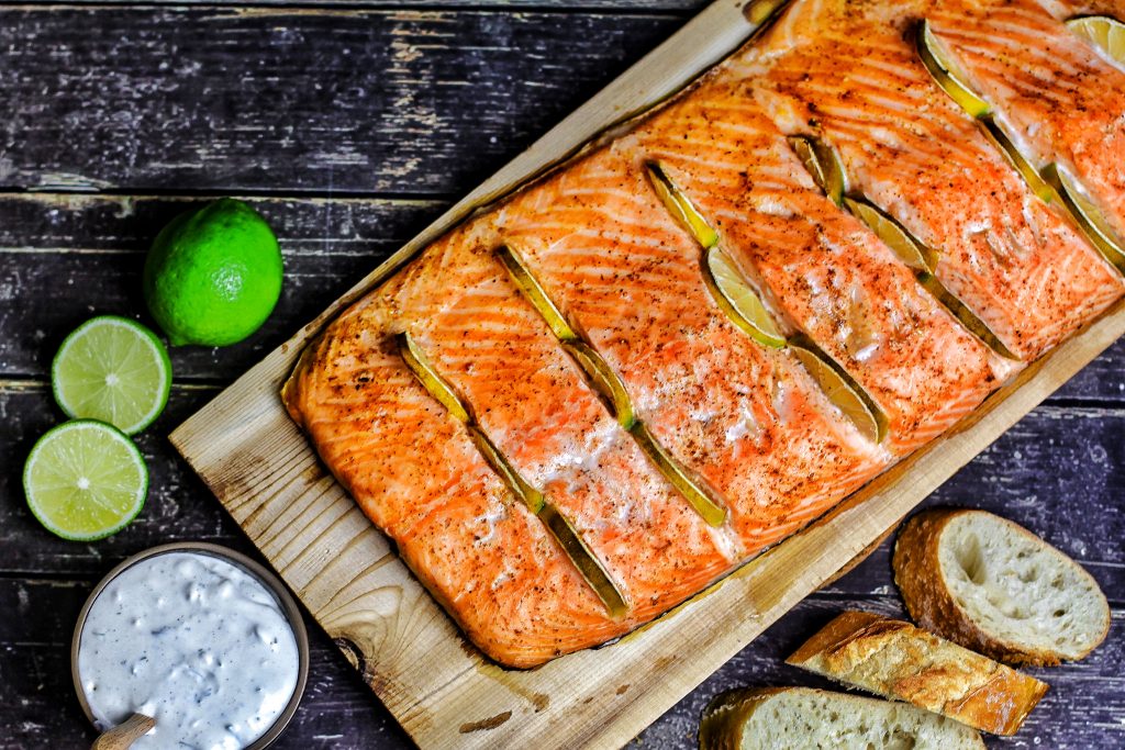 Lachs von der Planke - saftiger Fischgenuss mit Wow-Effekt