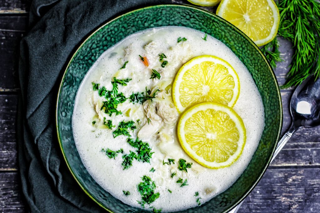 Griechische Hühnersuppe mit Zitrone