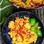 die Spätzlepfanne mit Hähnchen und Ajvar ist ruckzuck fertig