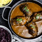 Omas Rinderrouladen schmecken zu Rotkohl und Spätzle