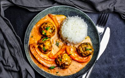 Cremige Hackbällchen-Pfanne mit Ajvar