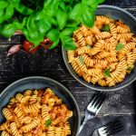 Feierabendpasta mit Créme fraîche geht in Windeseile