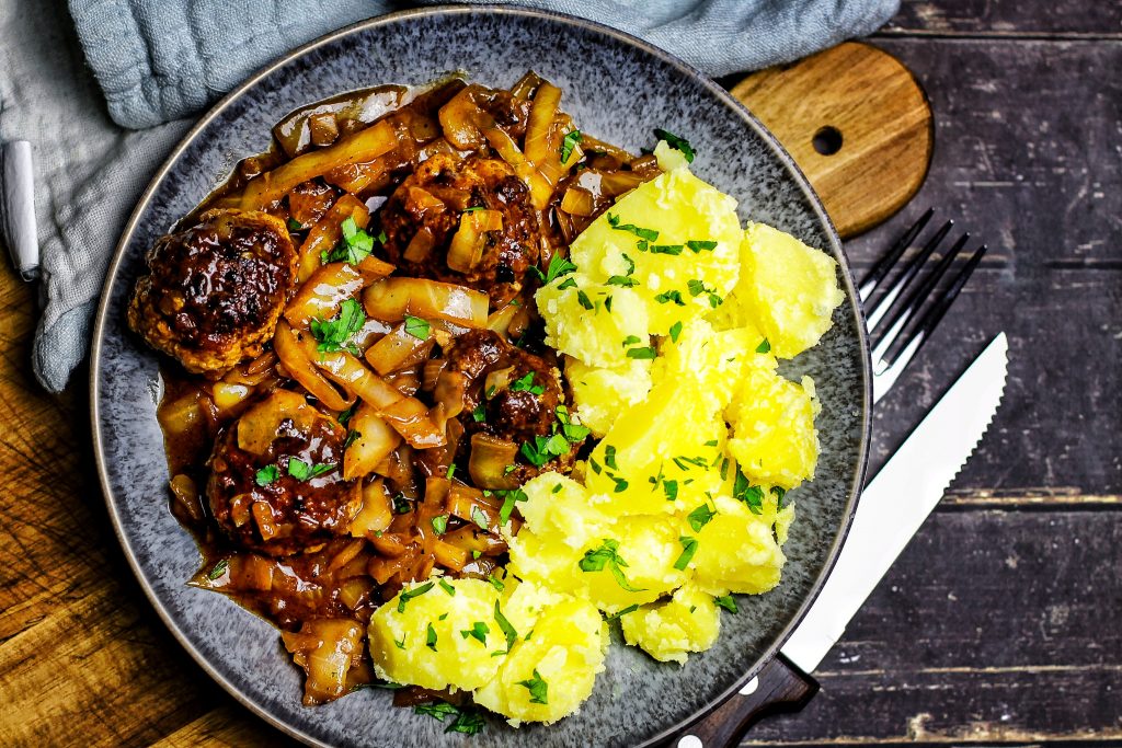 Schmorkohlpfanne mit Buletten