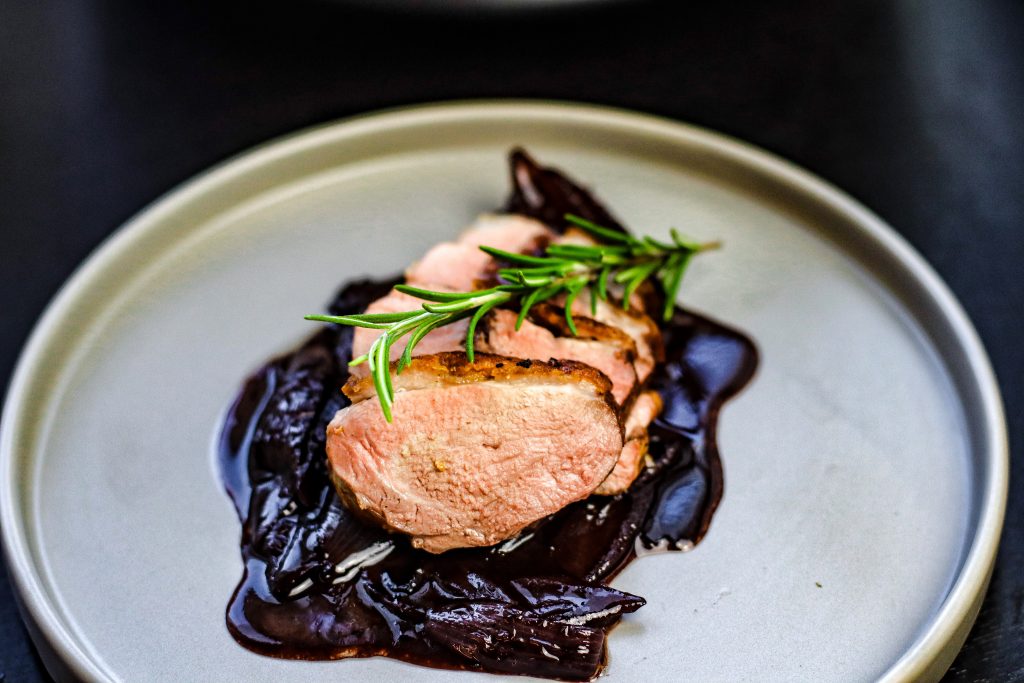 Entenbrust mit Rotweinschalotten