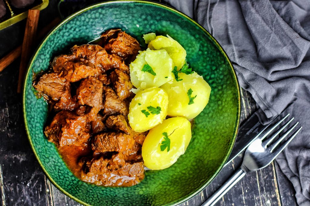 Rindergulasch mit Schokolade