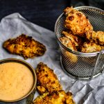 zu diesen Fried Chicken passt dieser Dip perfekt