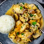 Parmesan Hähnchen schmeckt super mit Pilzen