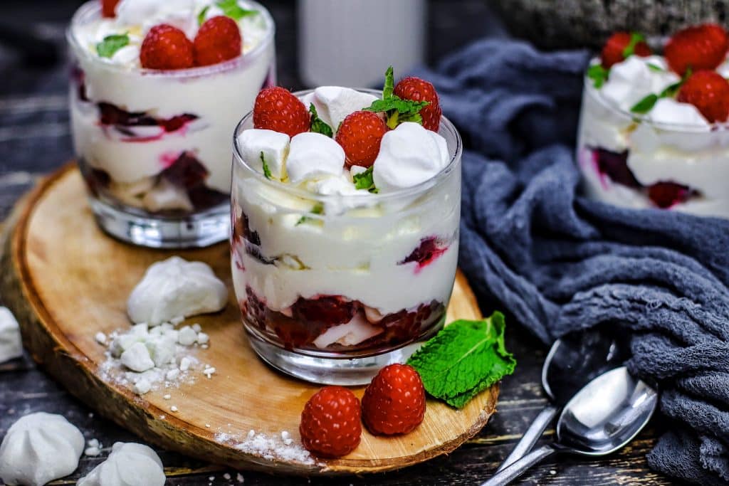 Himbeer Schichtdessert mit griechischem Joghurt