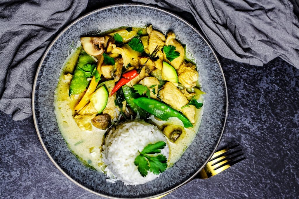 Grünes Thai Curry mit Hähnchen