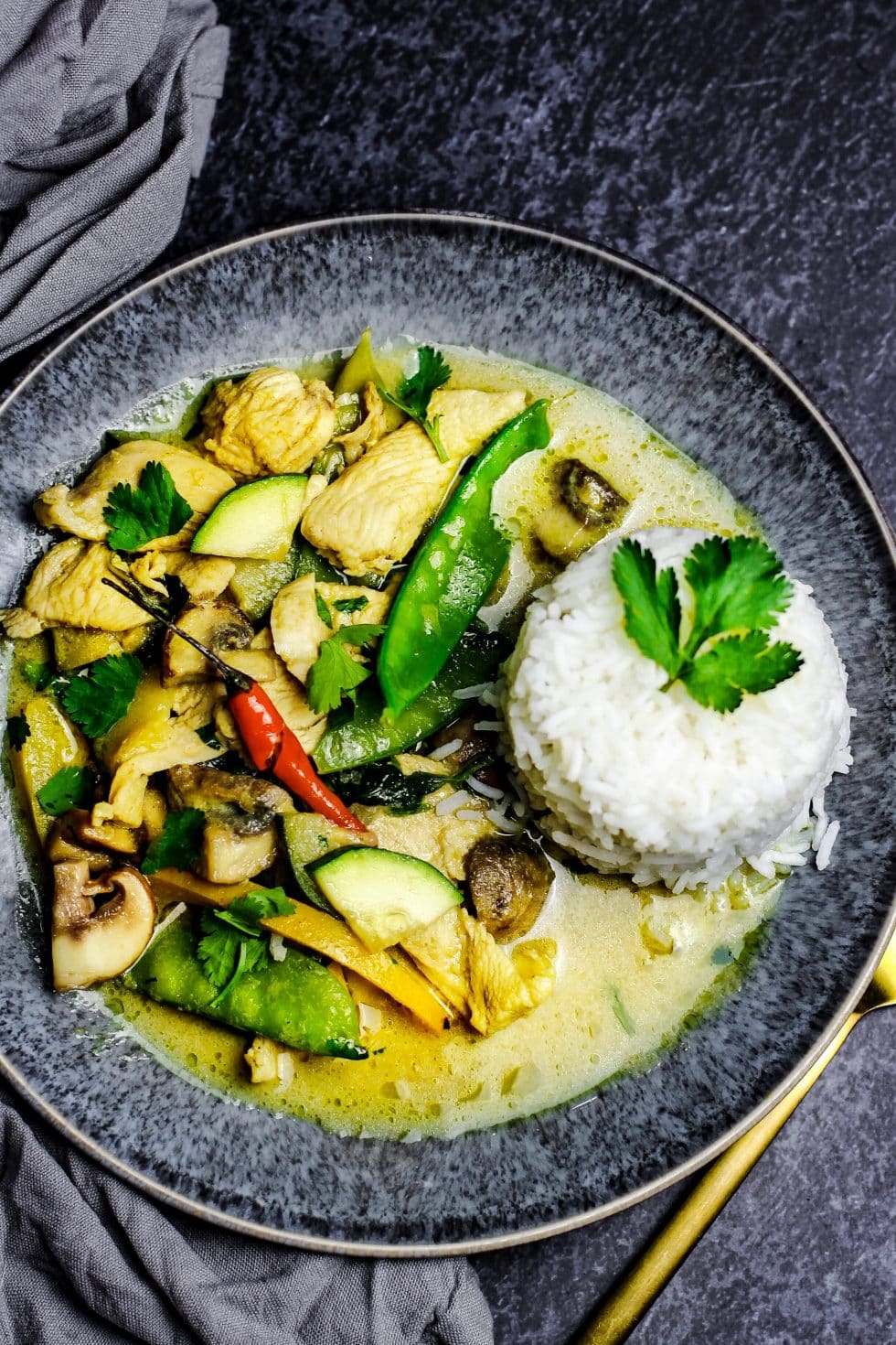 Grünes Thai Curry mit Hähnchen