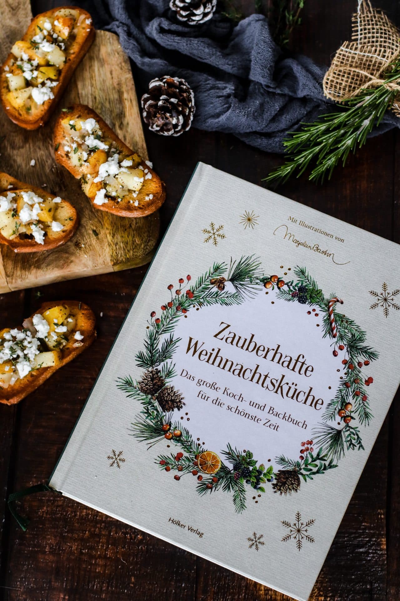Weihnachtliche Bruschetta mit Birne und Feta Weihnachtliche Bruschetta mit Birne und Feta