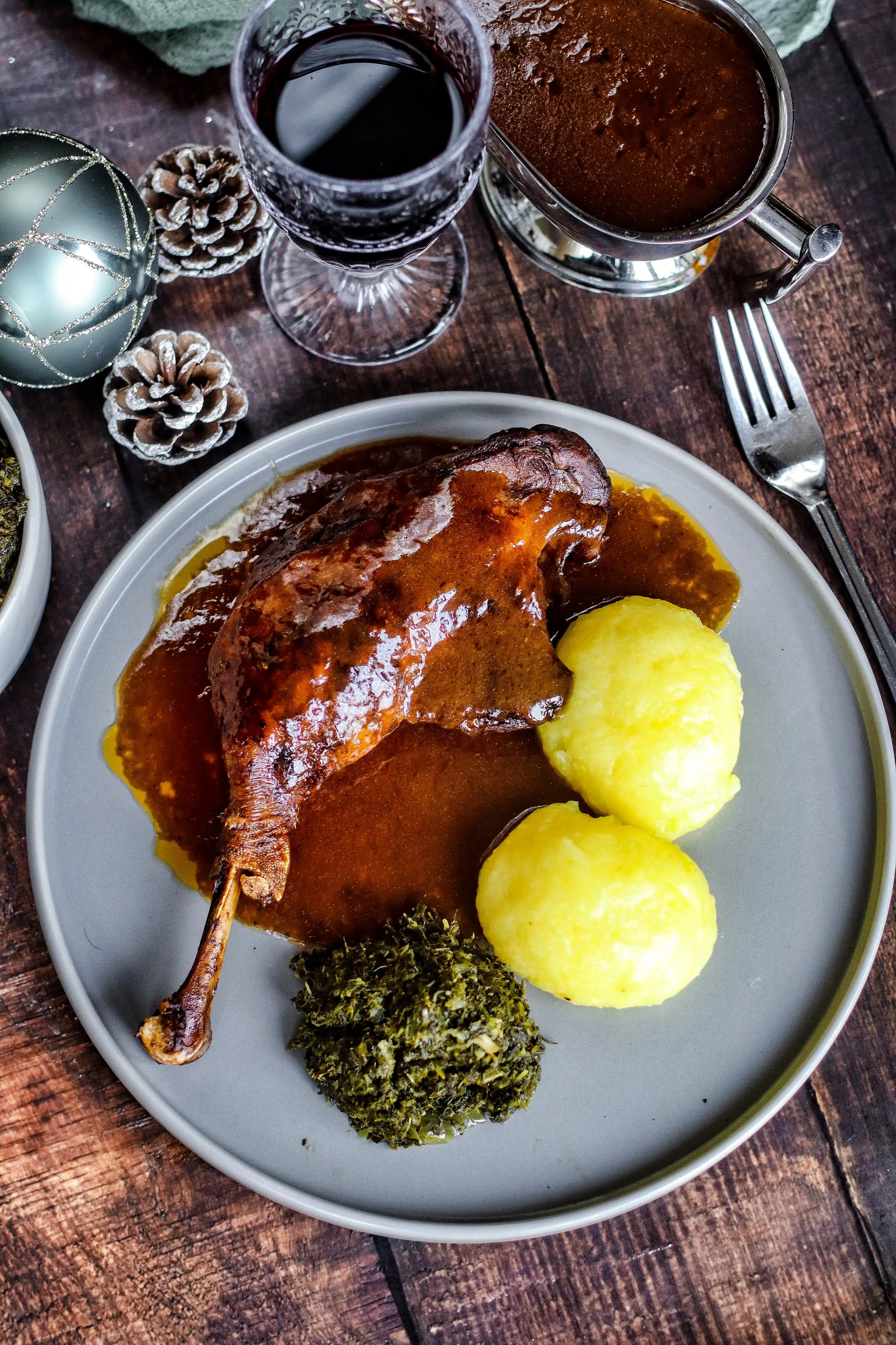 Gänsekeulen Gäsnekeulen mit Backpflaumensauce sind so unfassbar lecker