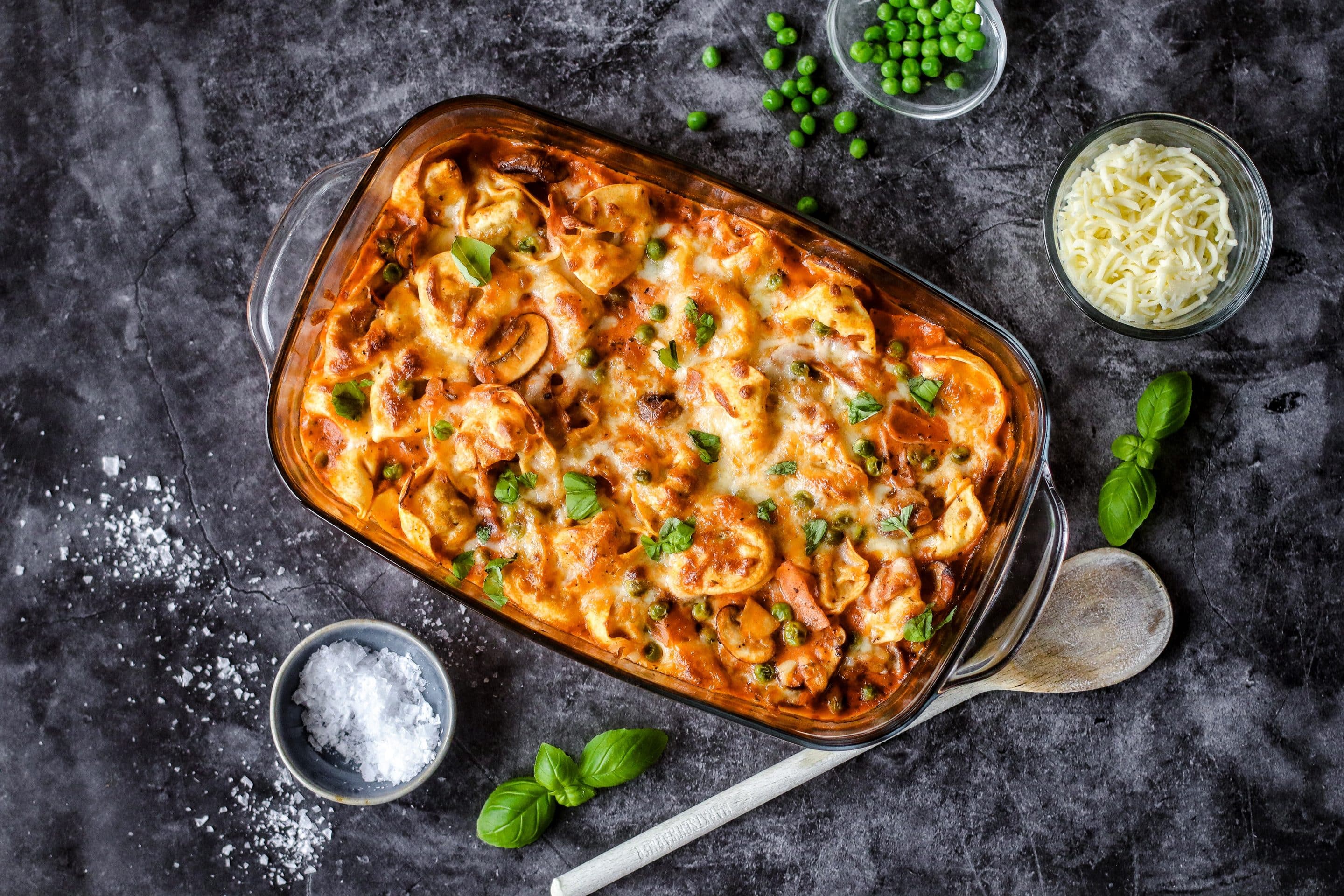 Tortellini Auflauf schmeckt super mit Schinken