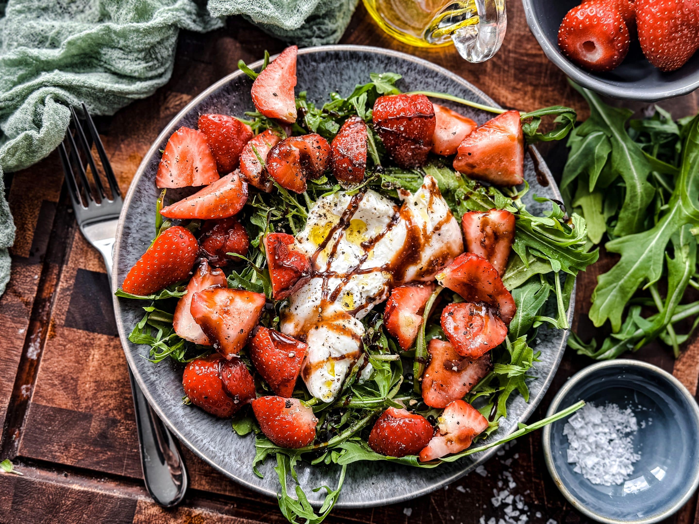 Burrata mit Erdbeeren sind schnell gemacht