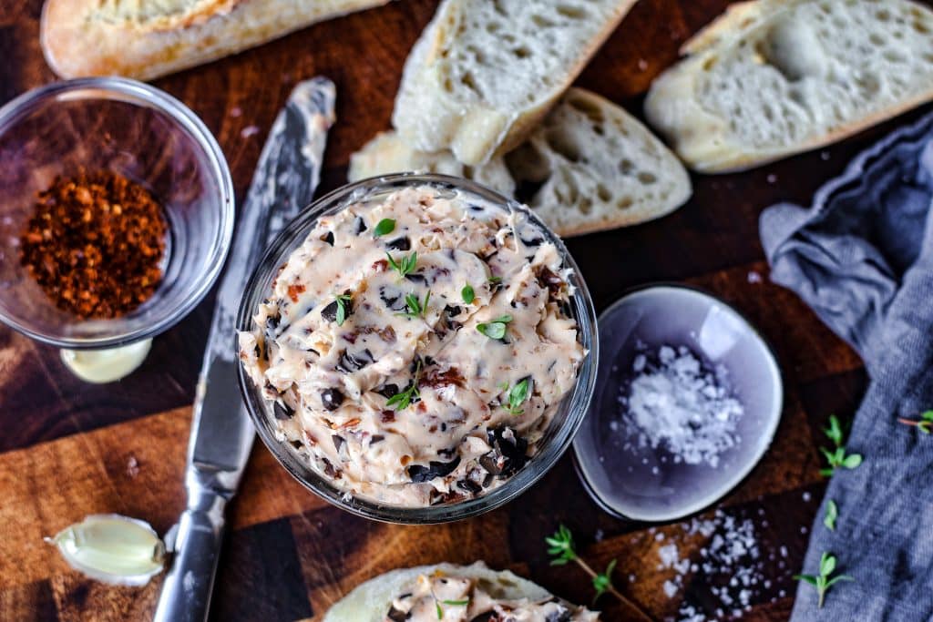 mediterrane Grillbutter - einfaches Rezept