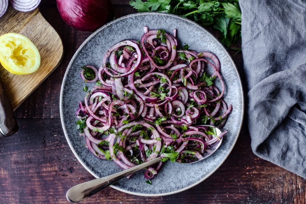 Türkischer Zwiebelsalat mit Sumach