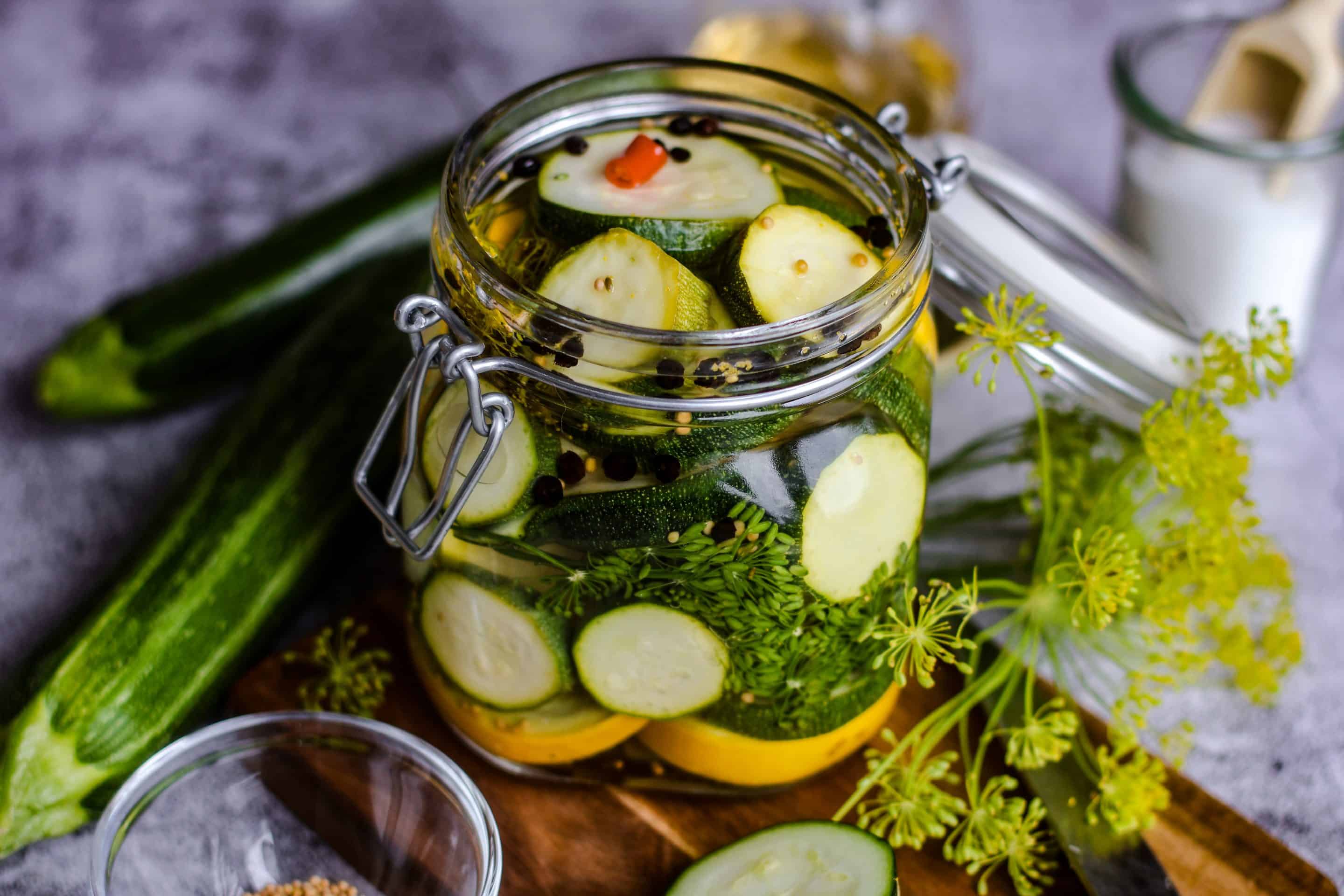 Eingelegte Zucchini sind perfekt zum Haltbar machen