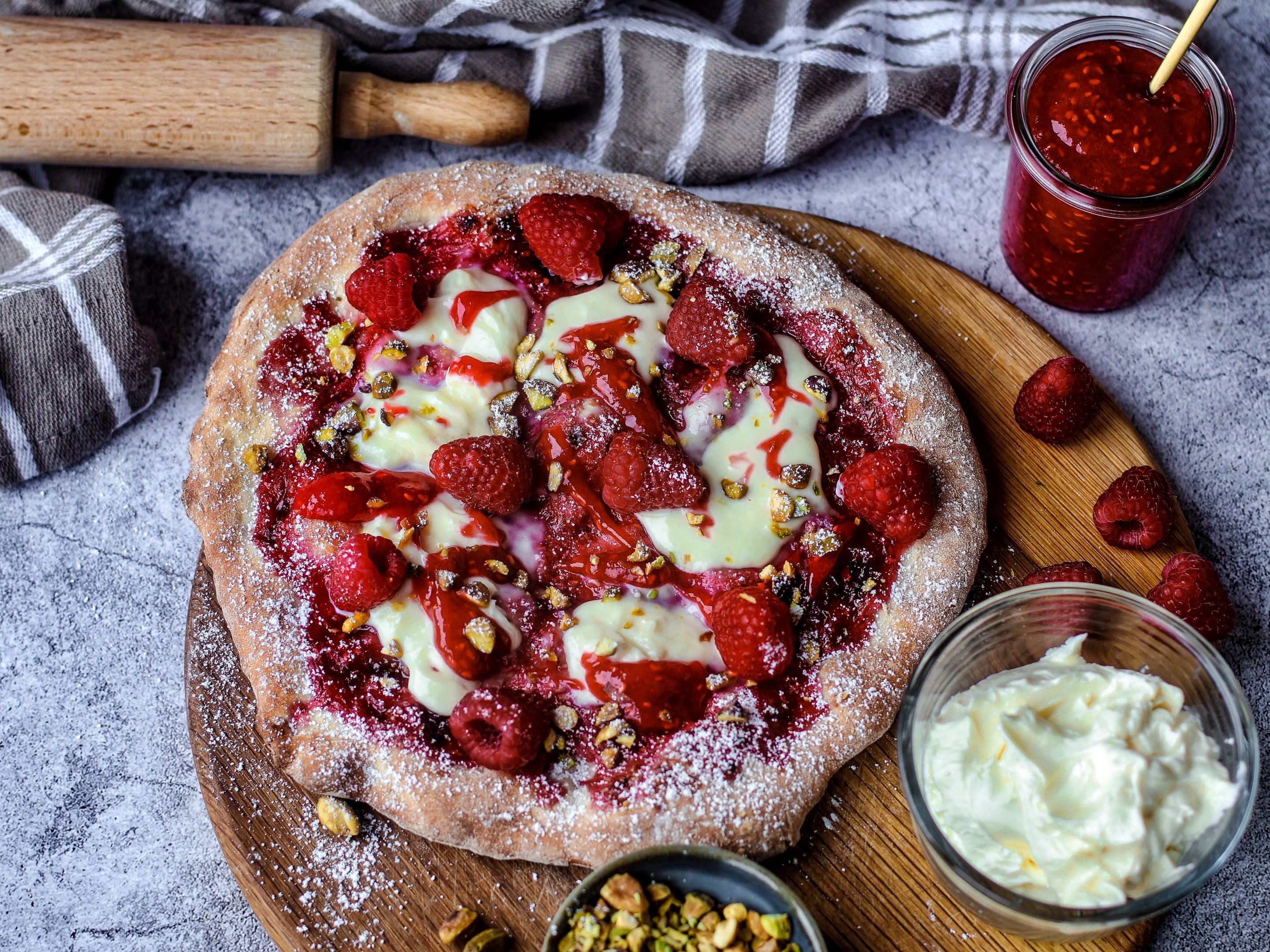 Himbeer-Pizza ist einfach zubereitet