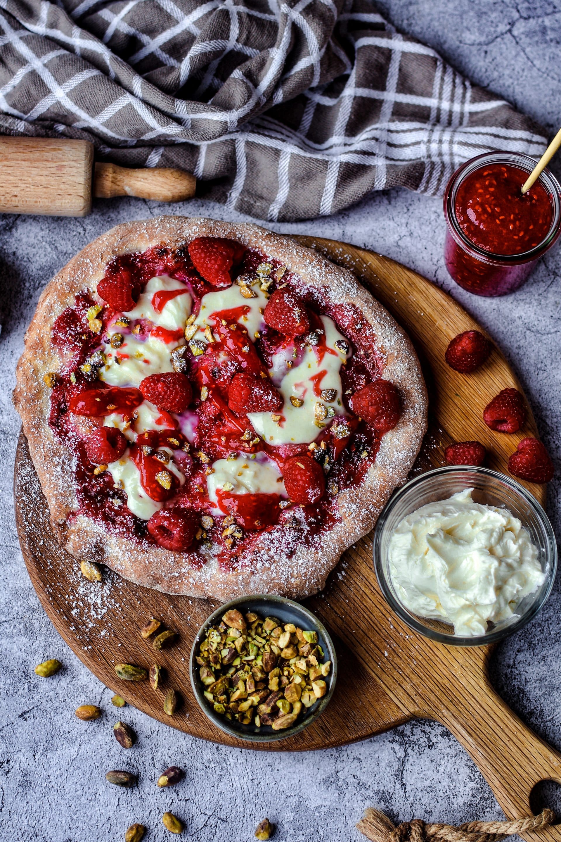 Himbeer-Pizza klappt sich mit anderem Obst