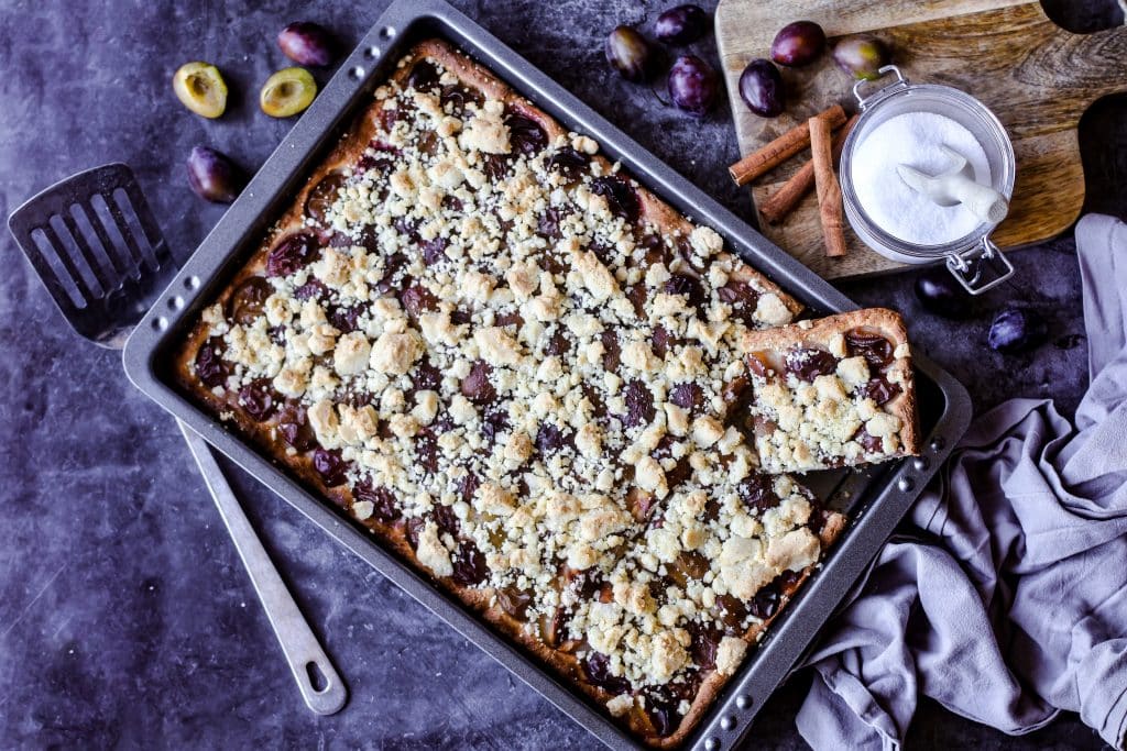 Pflaumenkuchen mit Hefeteig und Streuseln