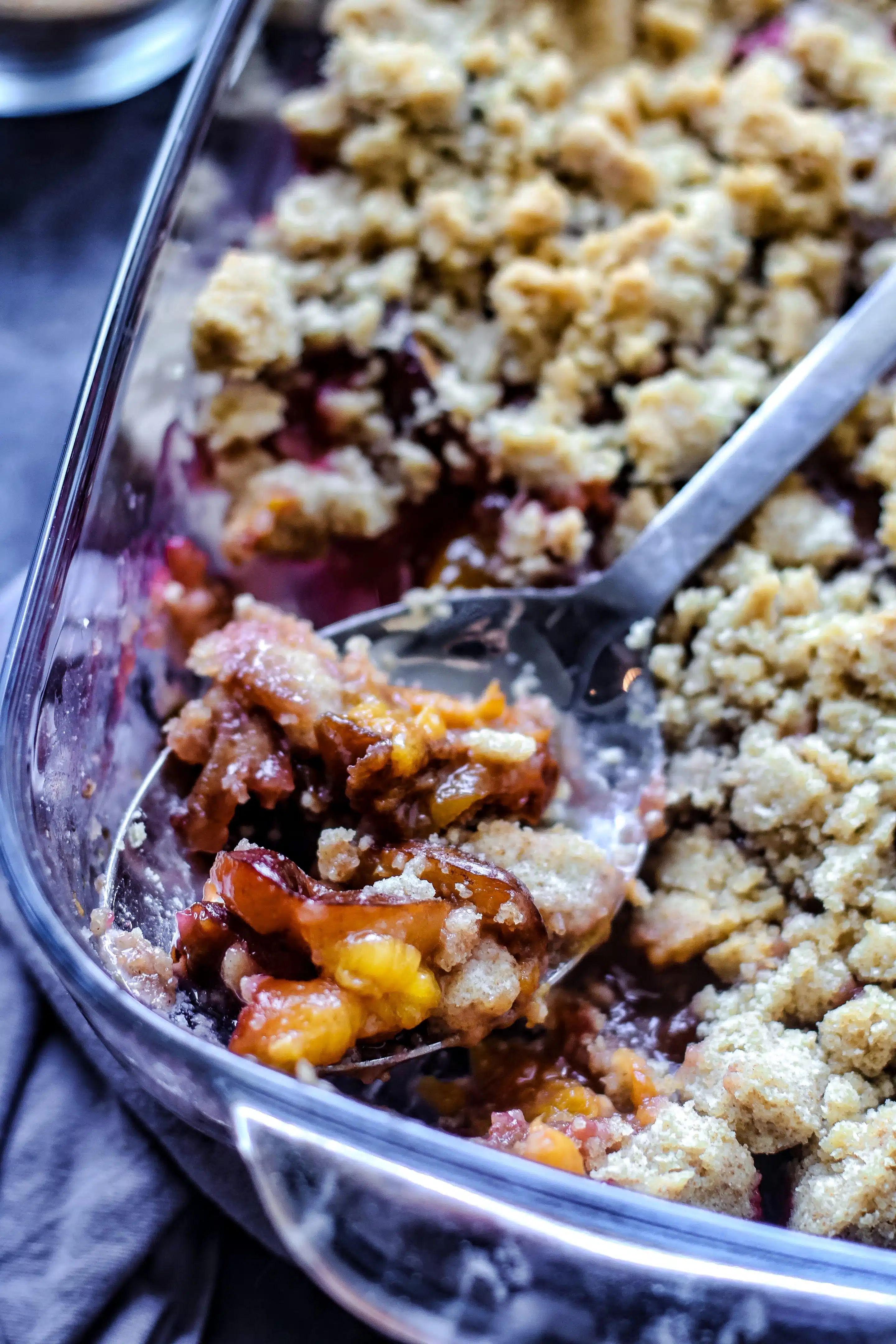 Zwetschgen Crumble Zwetschgen Crumble ist im Handumdrehen auf derm Tisch