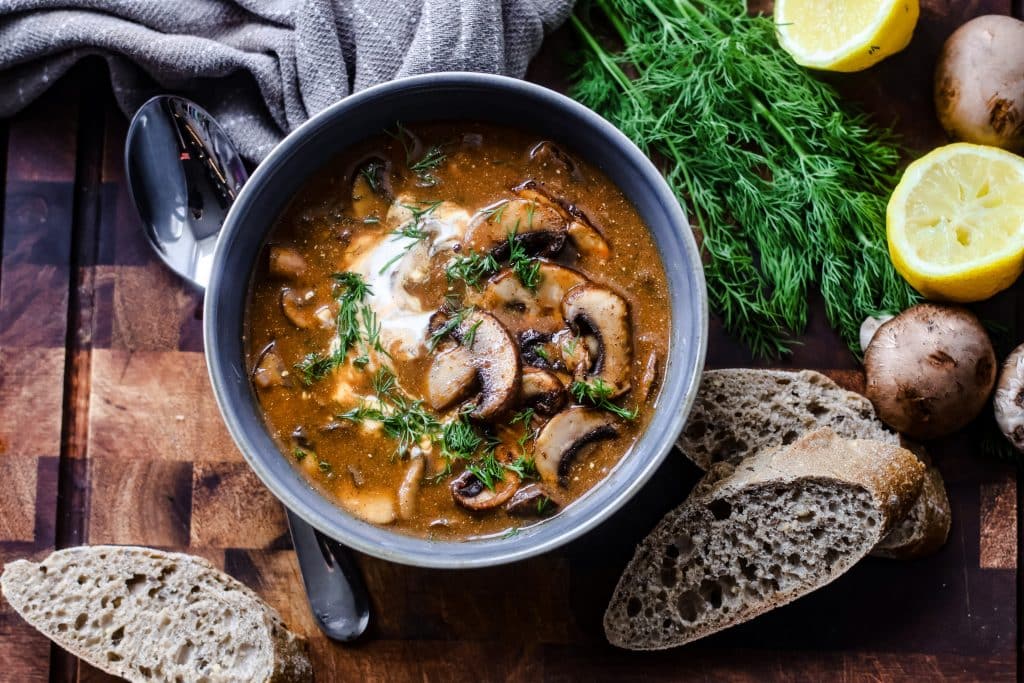 Ungarische Pilzsuppe - Gombalevez