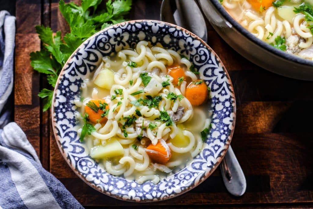 Hühnersuppe mit Nudeln - so lecker wie bei Oma
