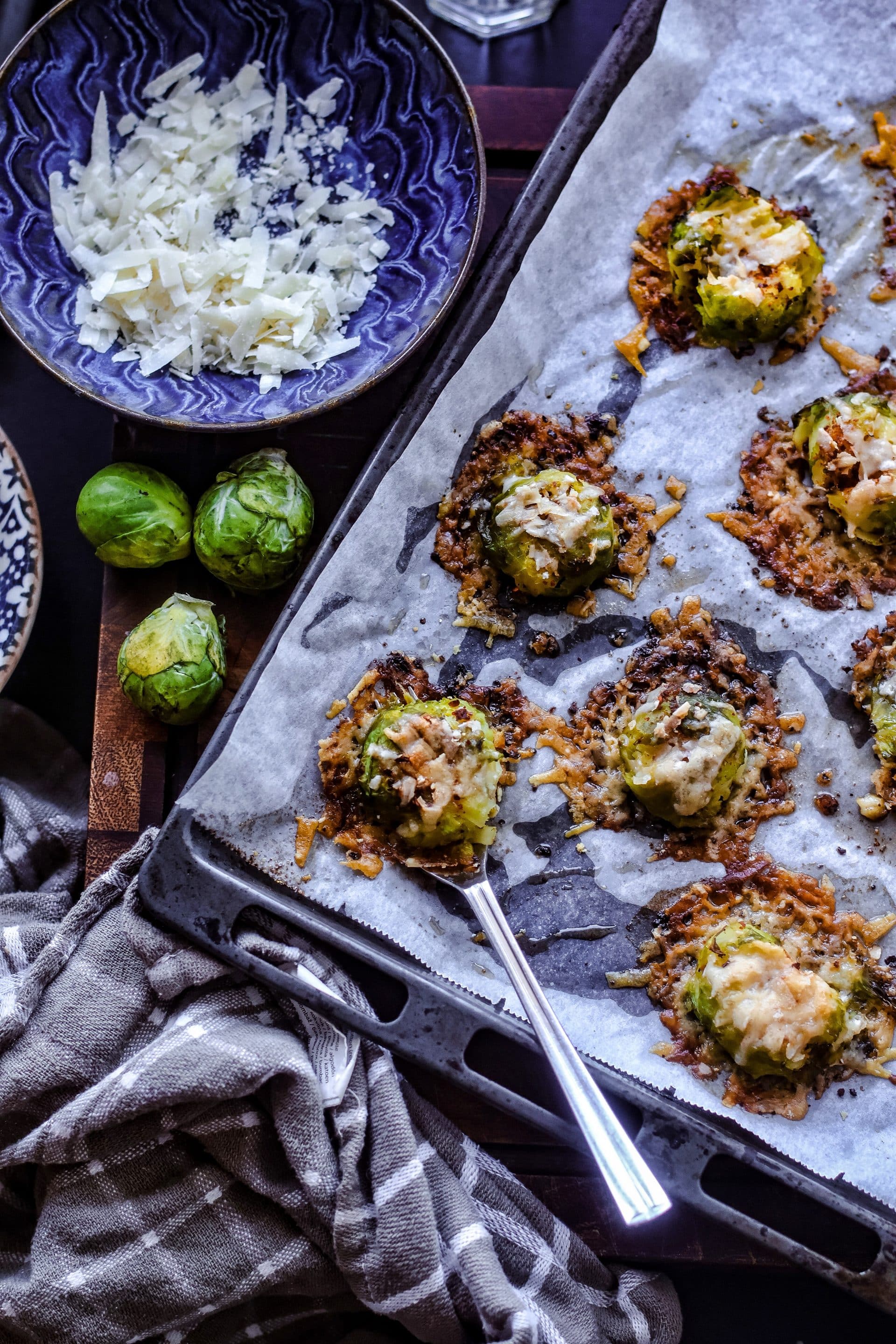 Smashed Rosenkohl passt gut als Beilage