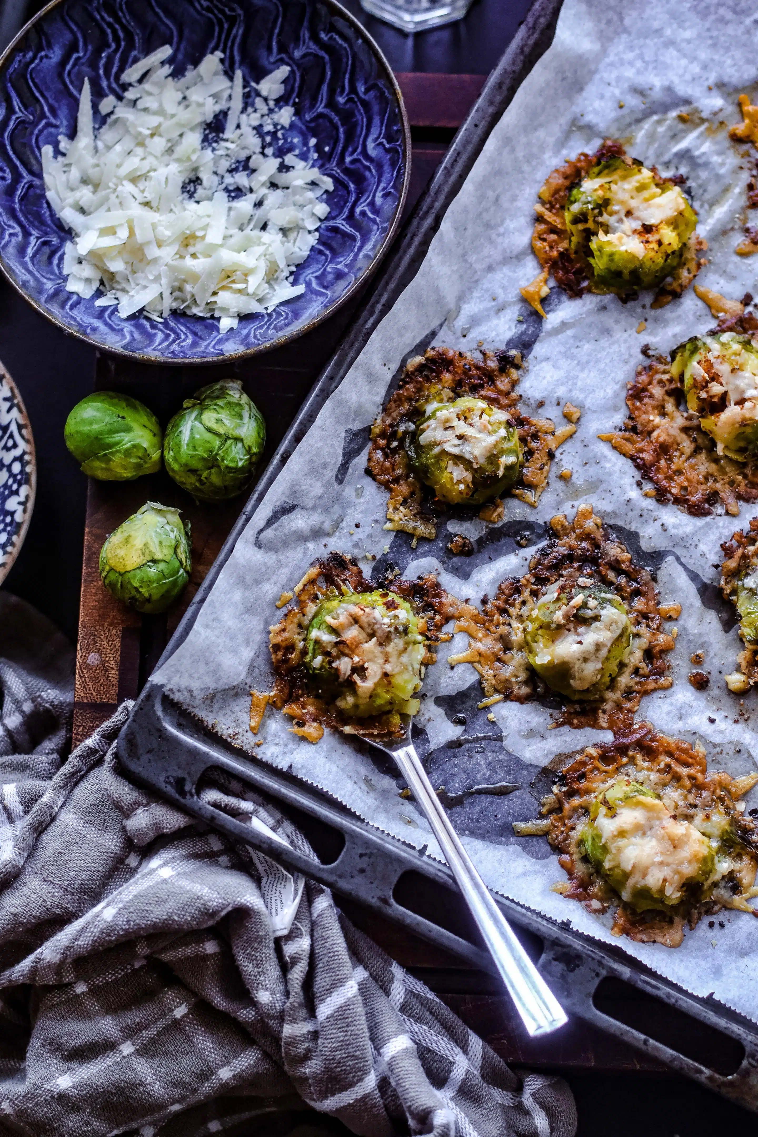 Smashed Rosenkohl passt gut als Beilage