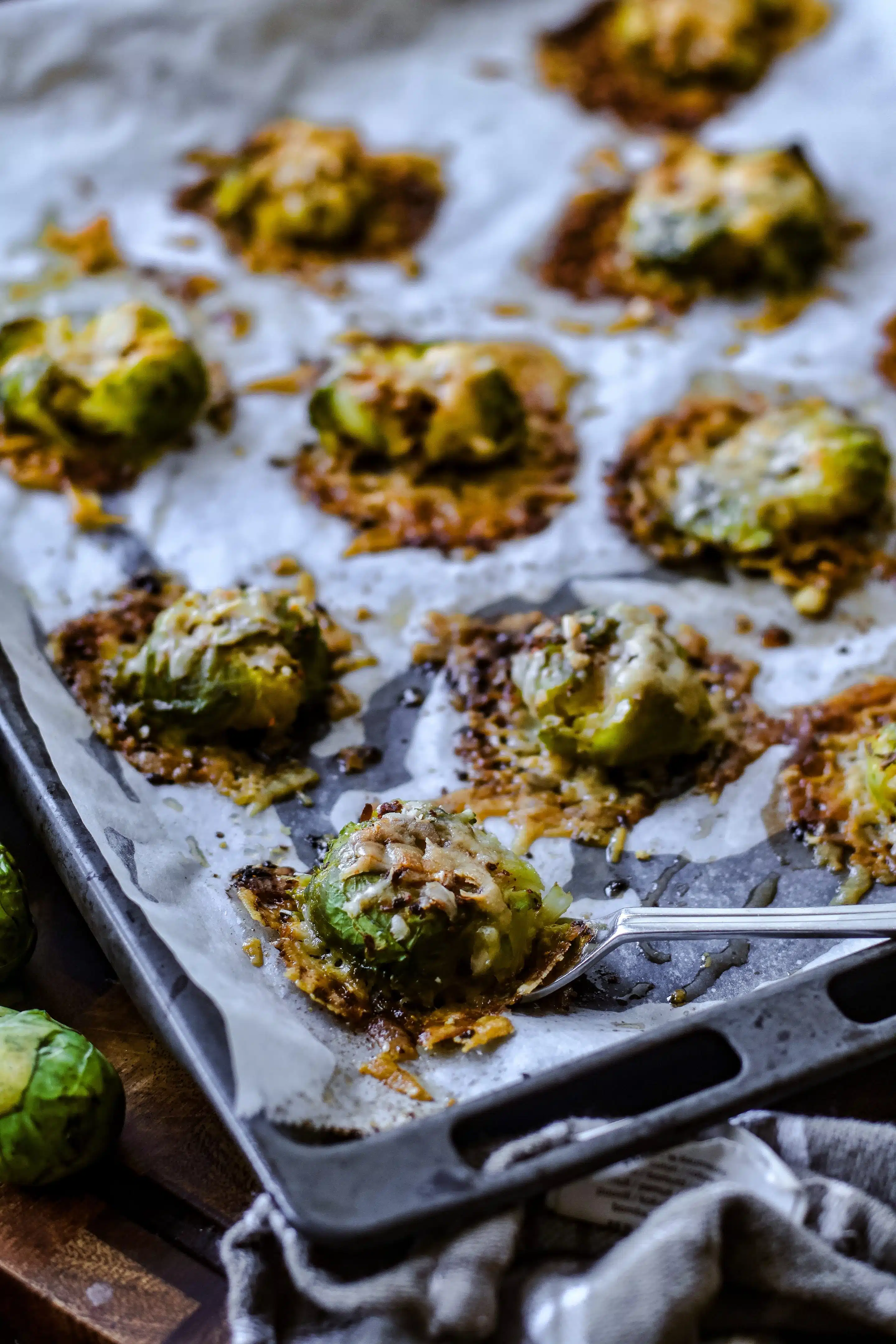 Smashed Rosenkohl ist ideal zum Feierabend