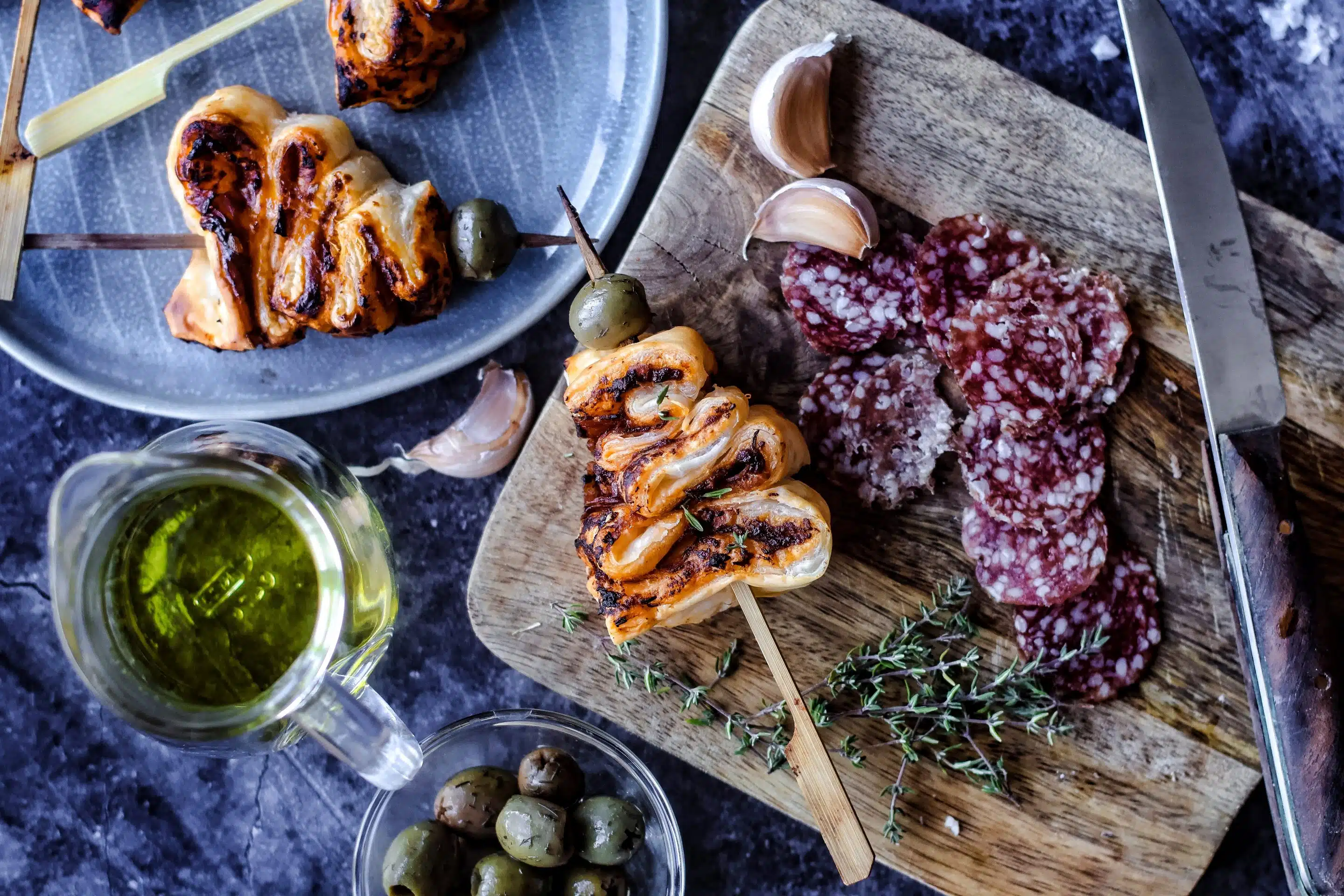 Blätterteig Weihnachtsbäume sind perfekt als Beilage