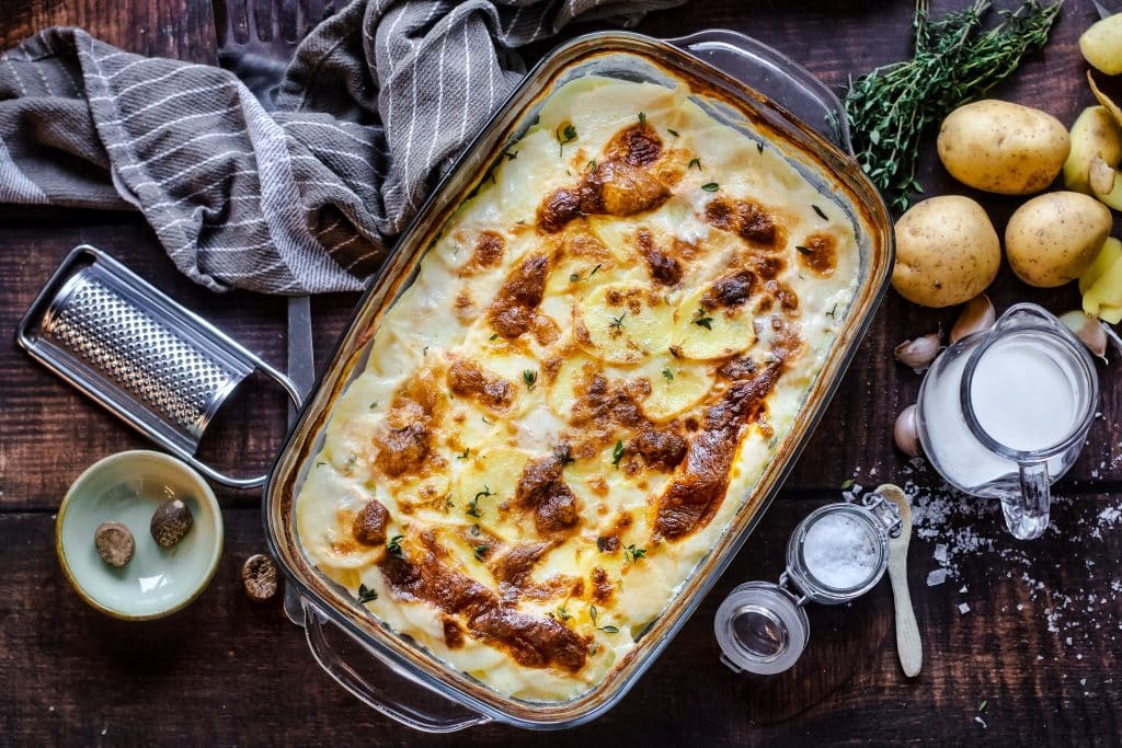 Gratin Dauphinois - das cremigste Kartoffelgratin der Welt