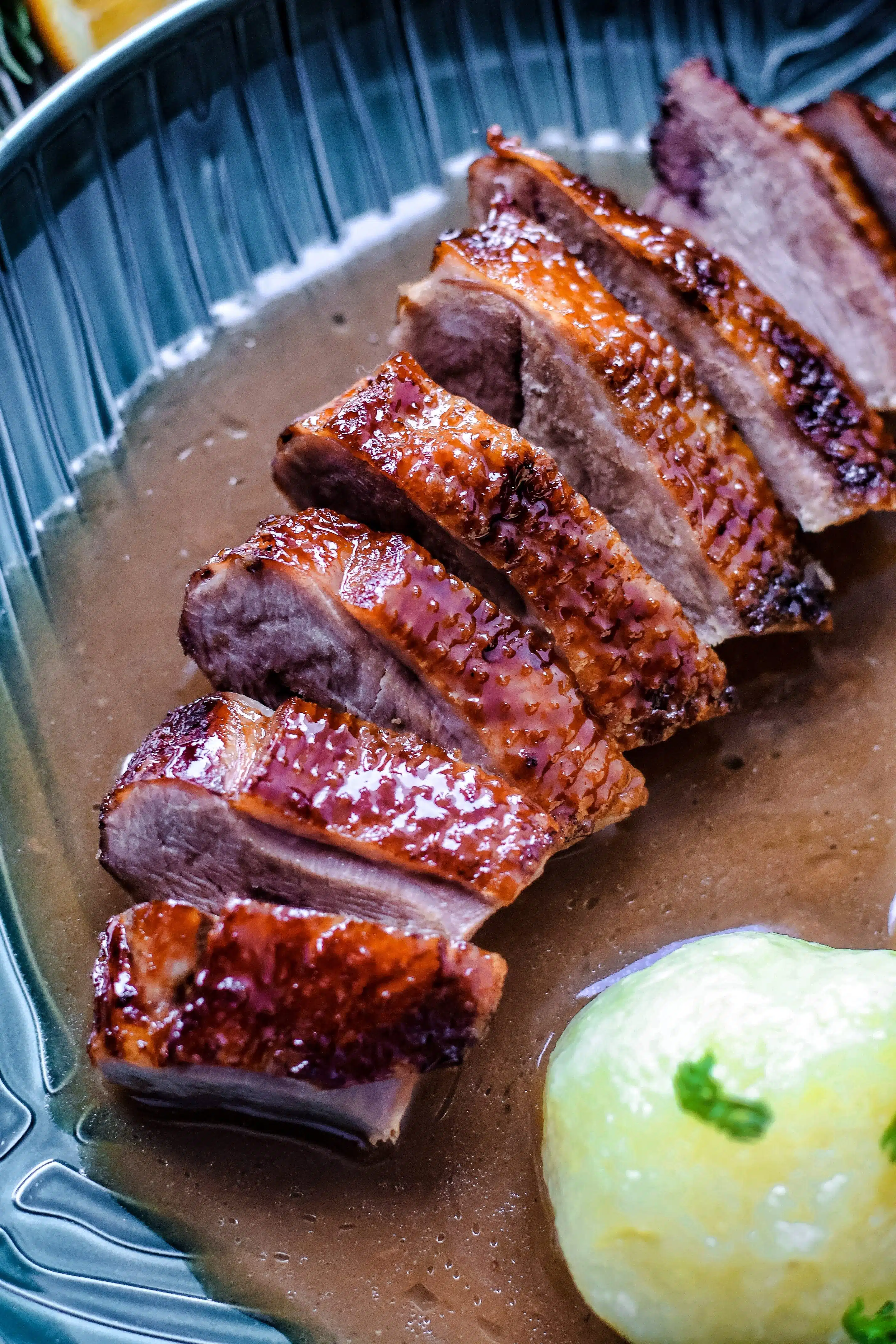 Glasierte Gänsebrust hat mehrere Garpunkte