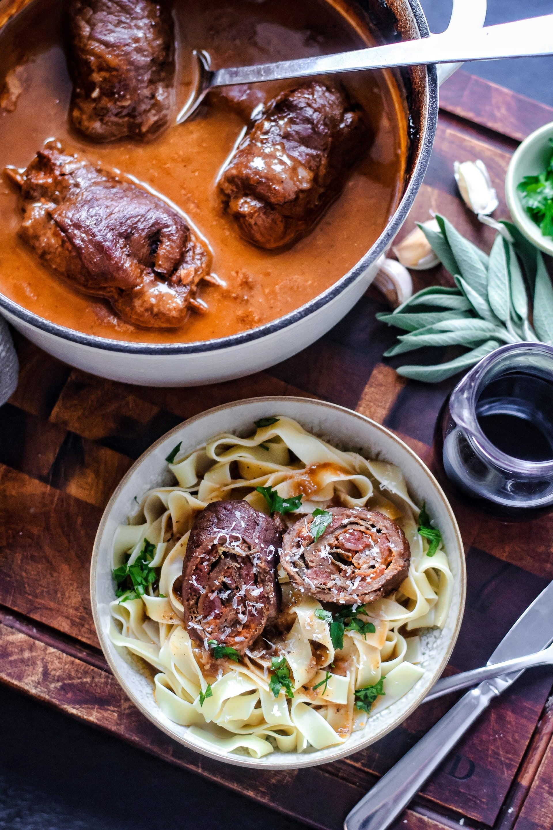 Rinderrouladen italienischer Art schmecken gut mit Pasta