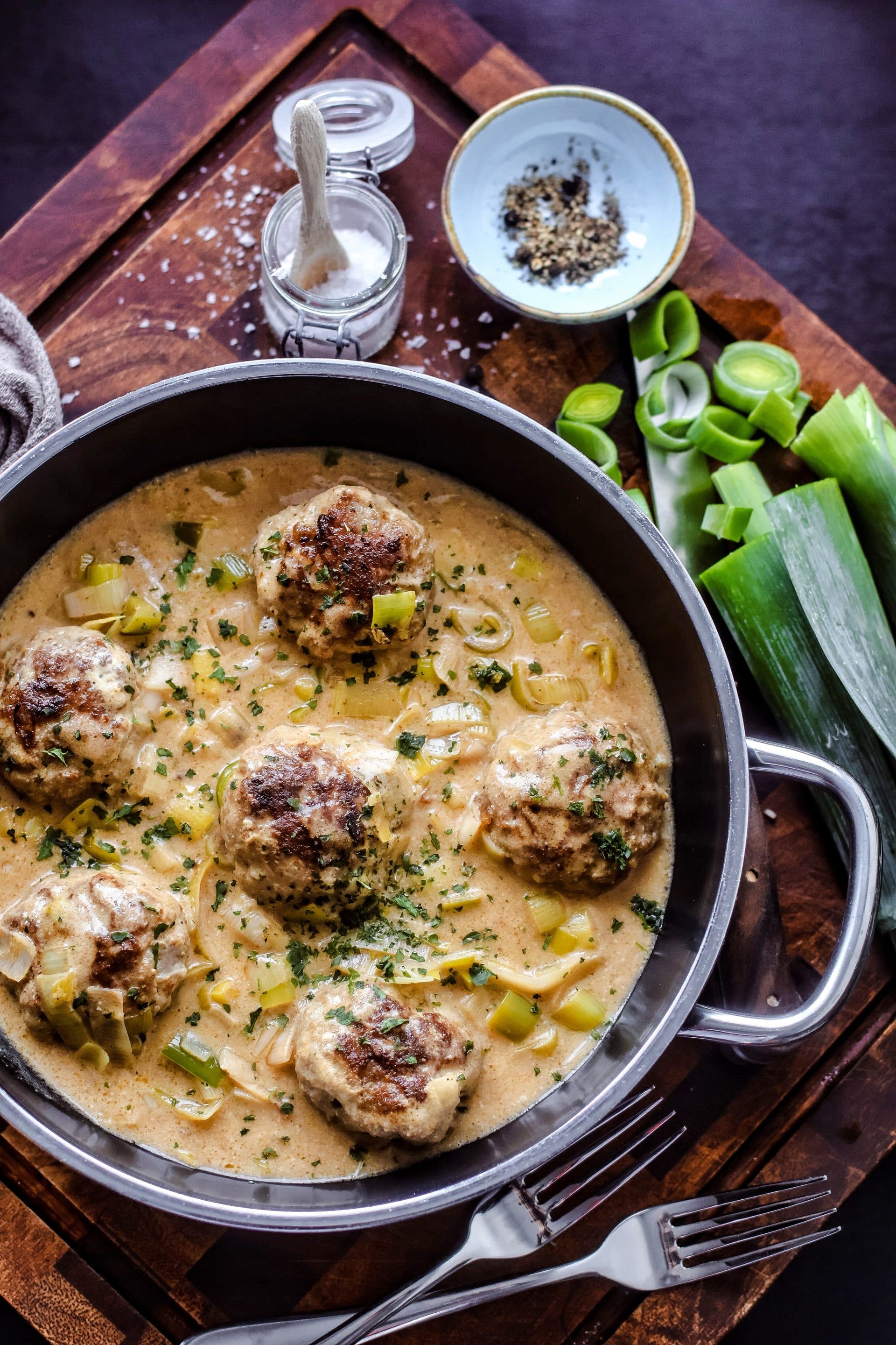 Buletten mit Rahmporree