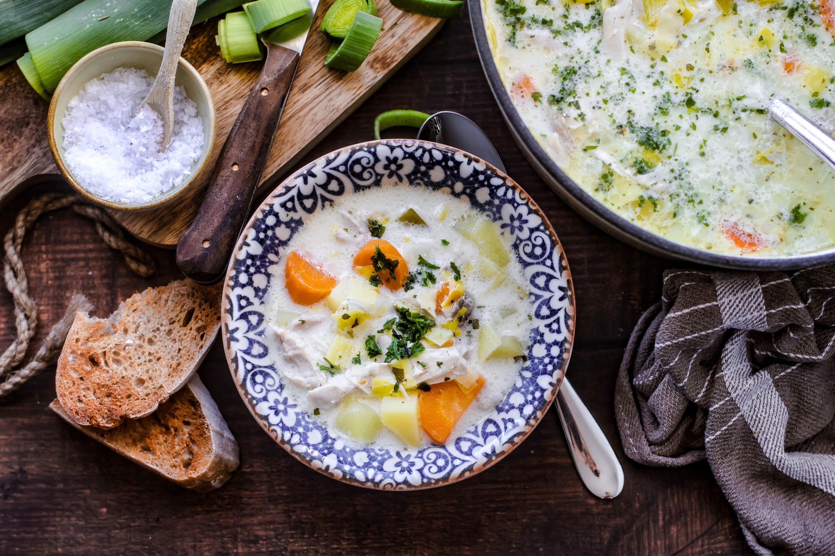 Käse Lauch Suppe mit Hähnchen und Kartoffeln