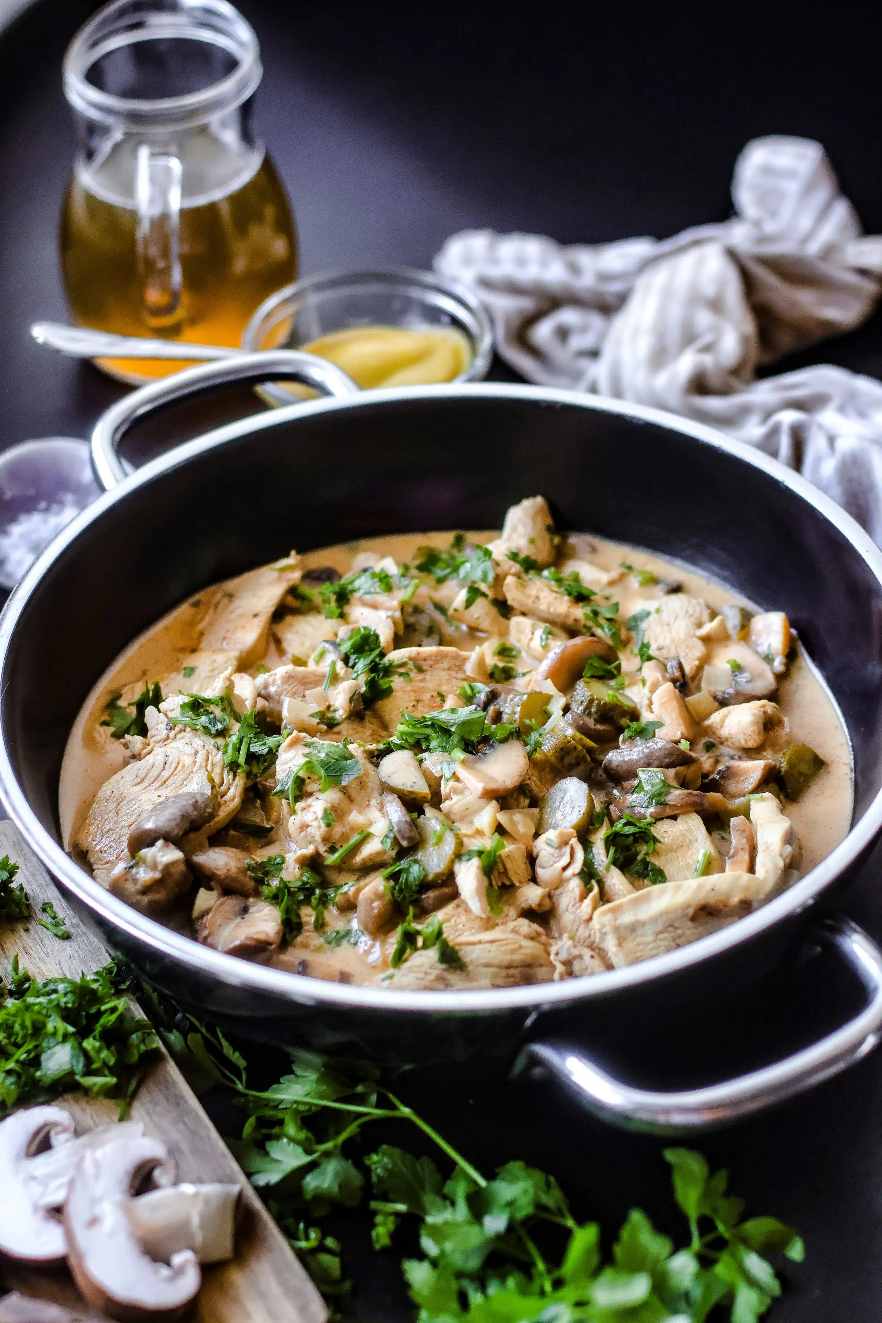 Hähnchen Stroganoff kommt aus der französischen Küche