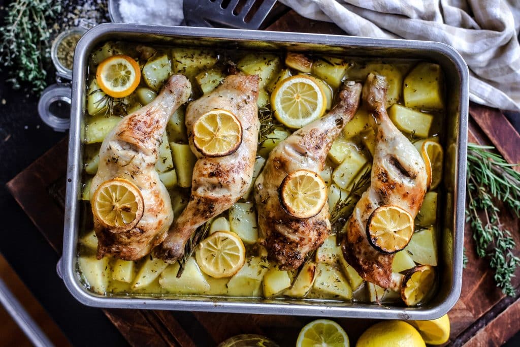 Griechisches Zitronenhähnchen mit Kartoffeln - saftig und lecker