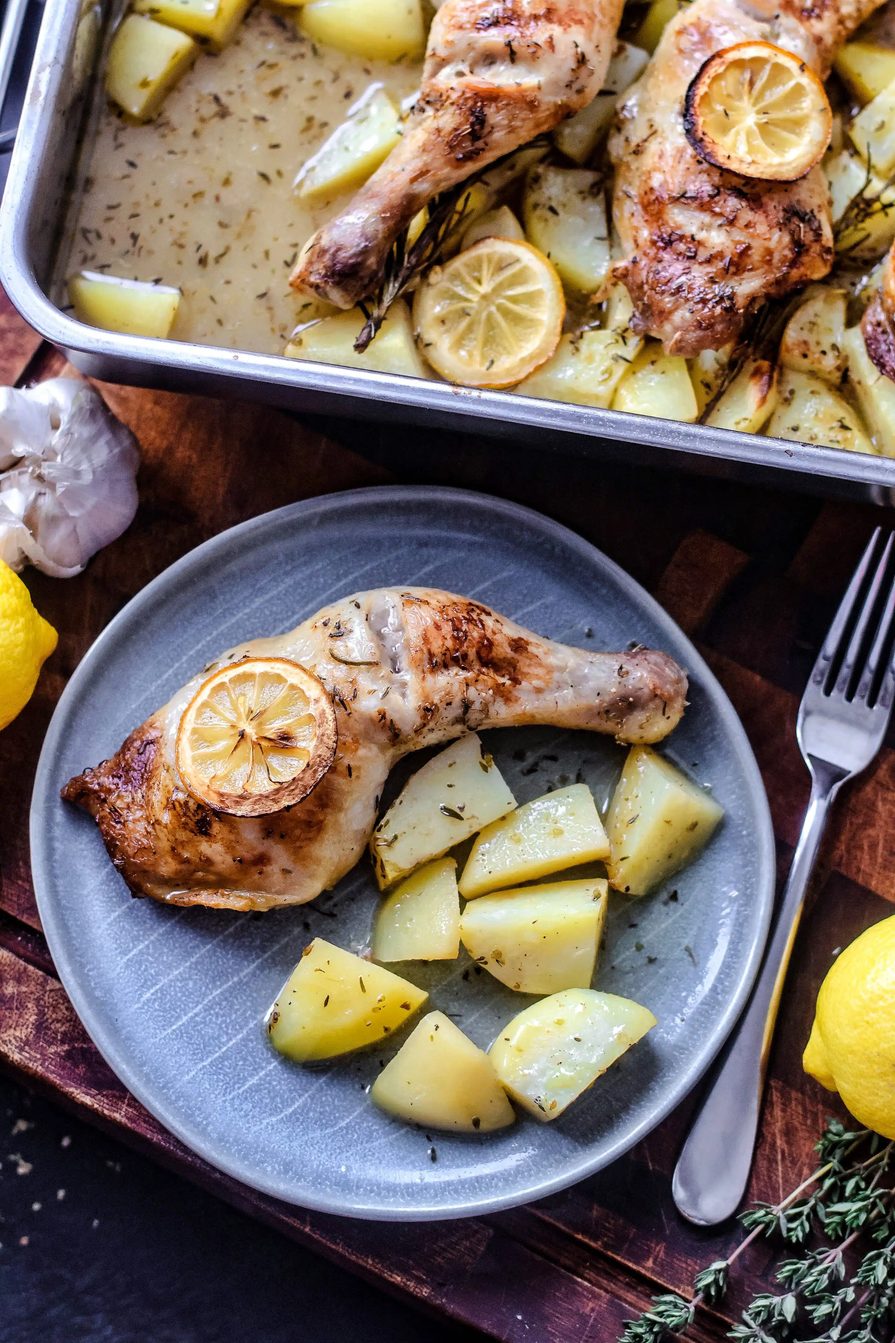 Sieht dieses griechische Zitronenhähnchen nicht so saftig aus?