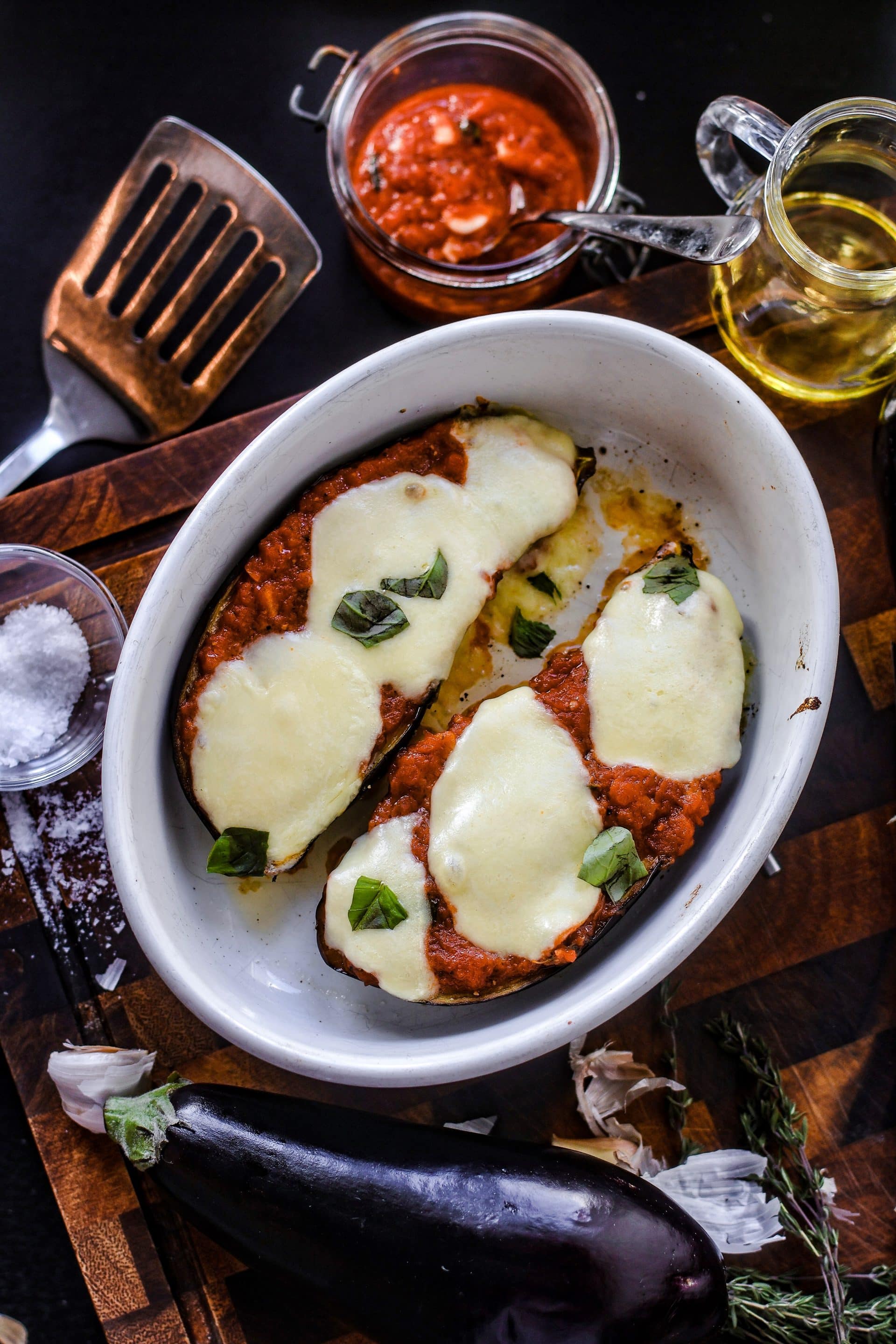 Überbackene Auberginen mit leckerer Tomatensauce