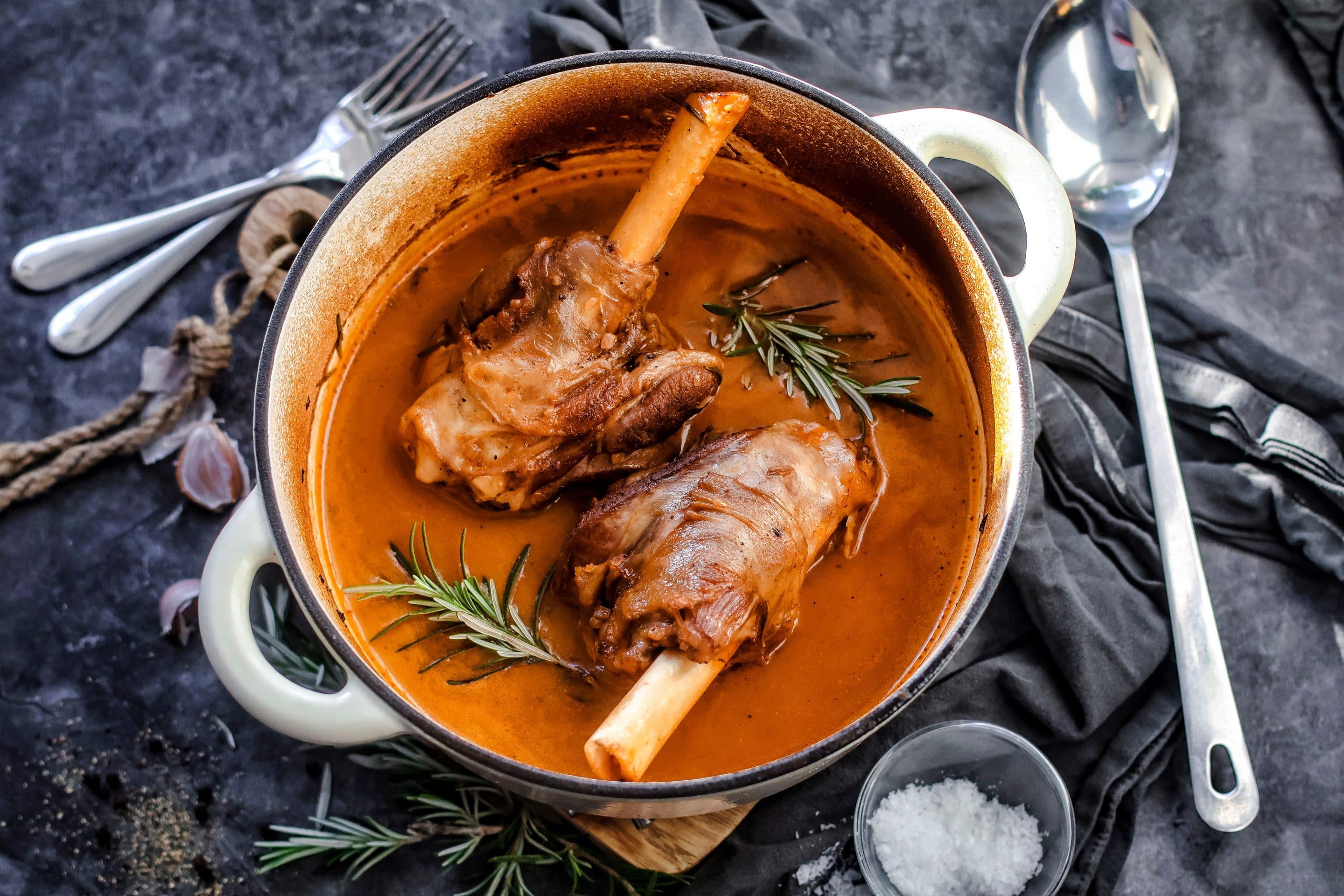 So leckere geschmorte Lammhaxen