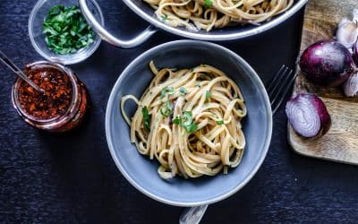 Pasta mit karamellisierten Zwiebeln und Chiliöl