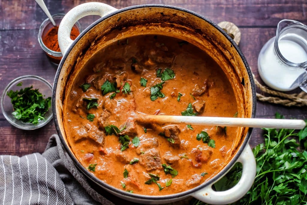 Rahmgulasch mit Paprika - deftig und lecker