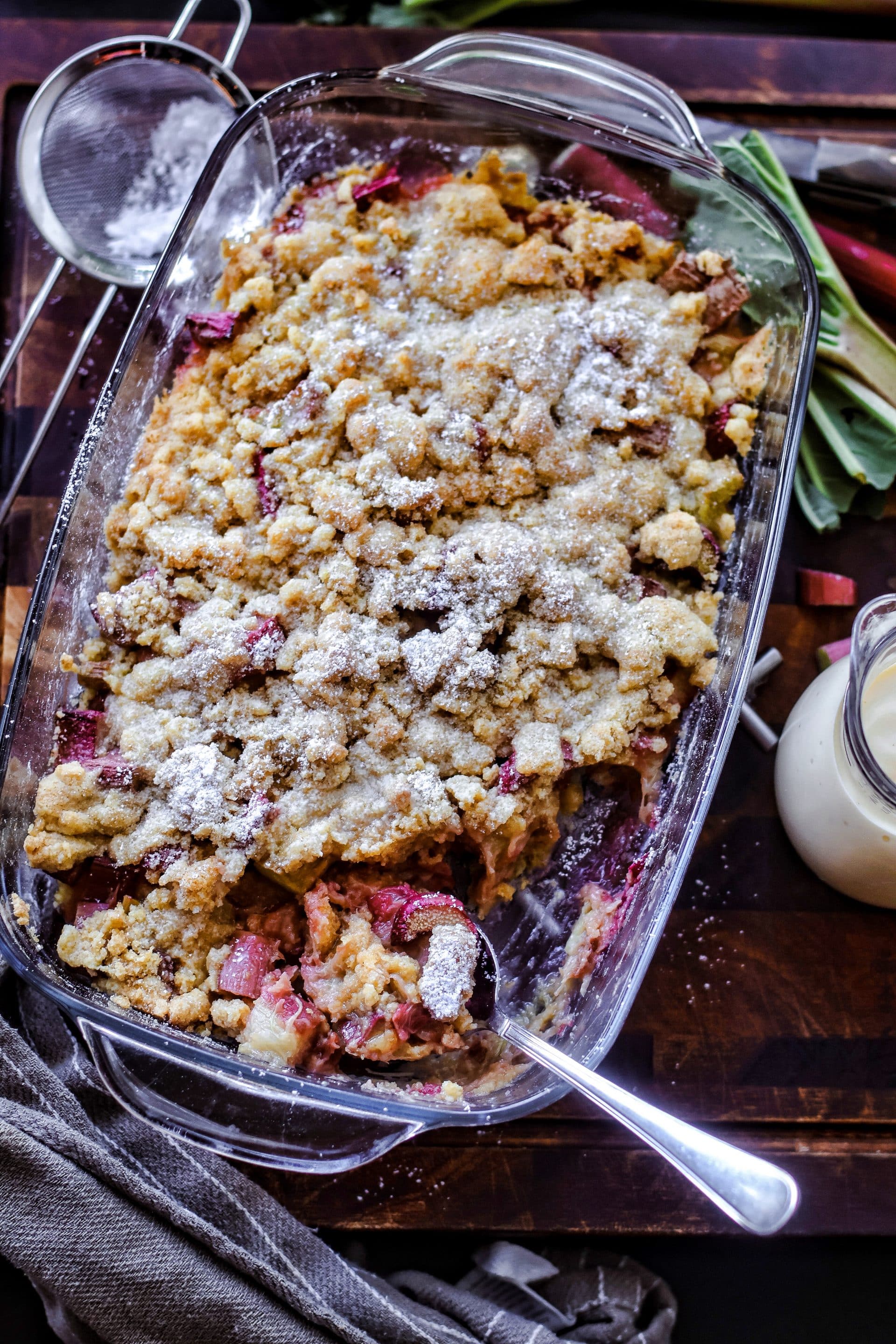 Rhabarber Crumble schmeckt der ganzen Familie