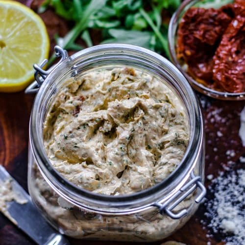 sieht diese Rucola Butter mit Parmesan nicht phantastisch aus?