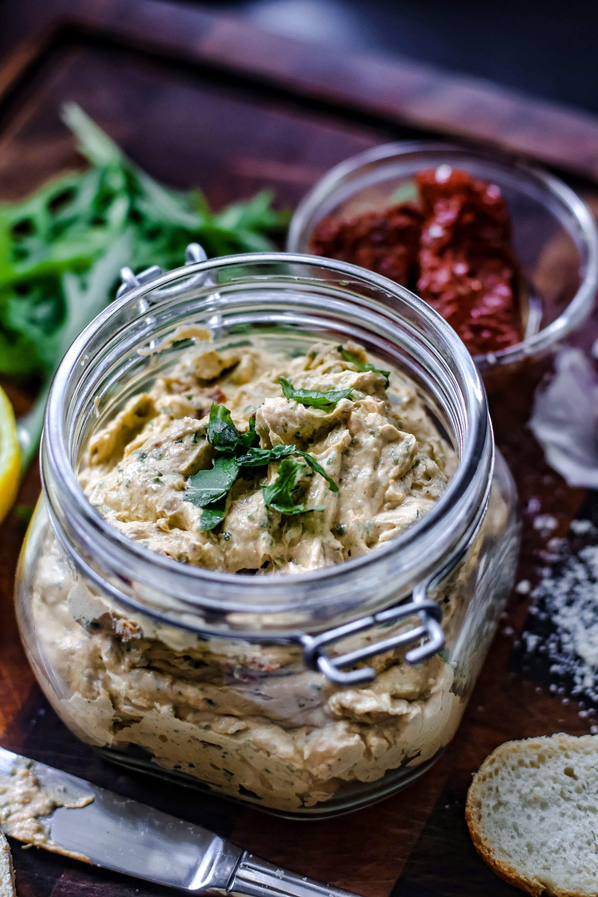 Rucola Butter mit Parmesan schmeckt perfekt zum Steak