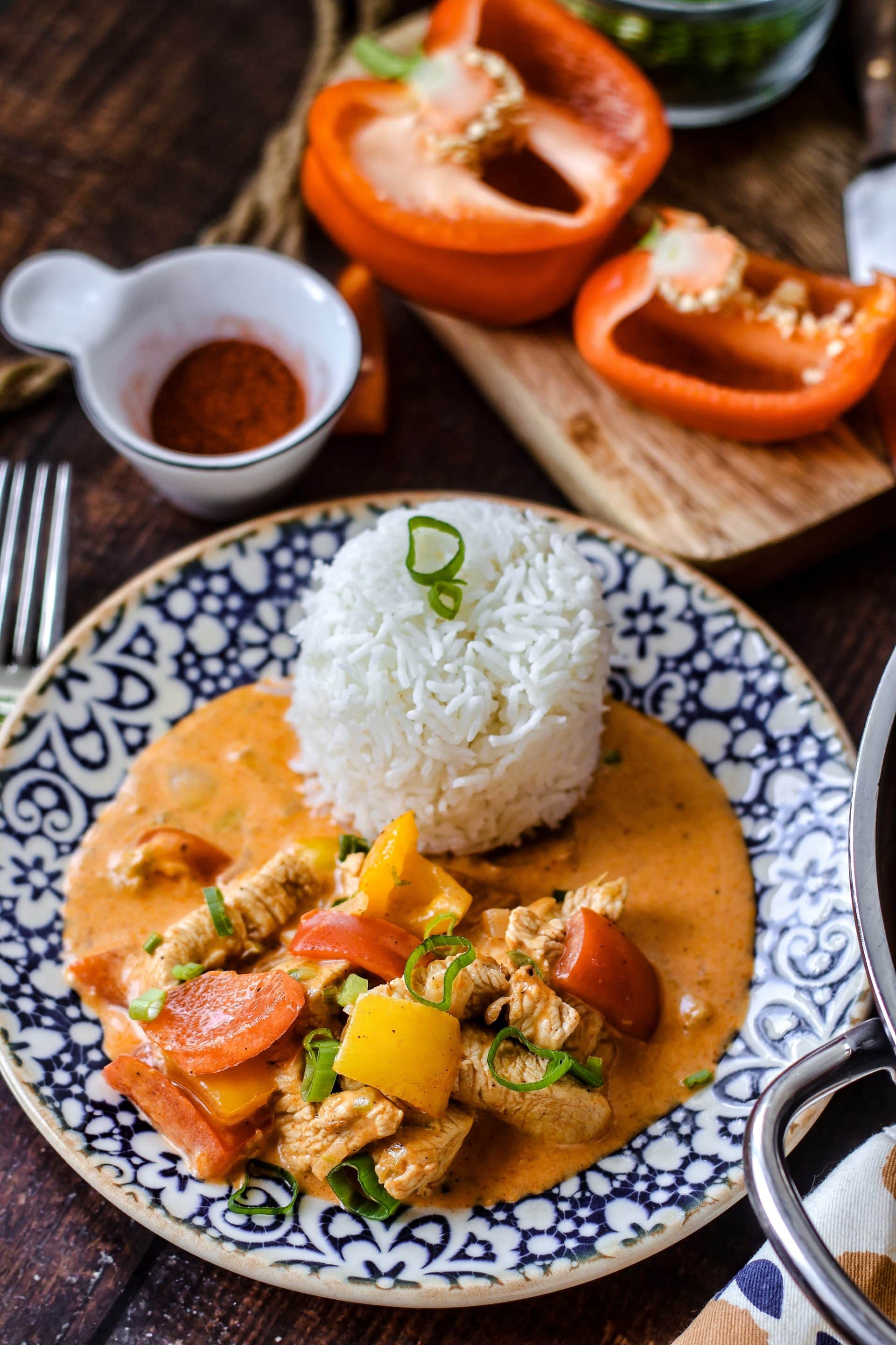 Putengeschnetzeltes mit Frischkäse und Paprika schmeckt mit Reis richtig lecker