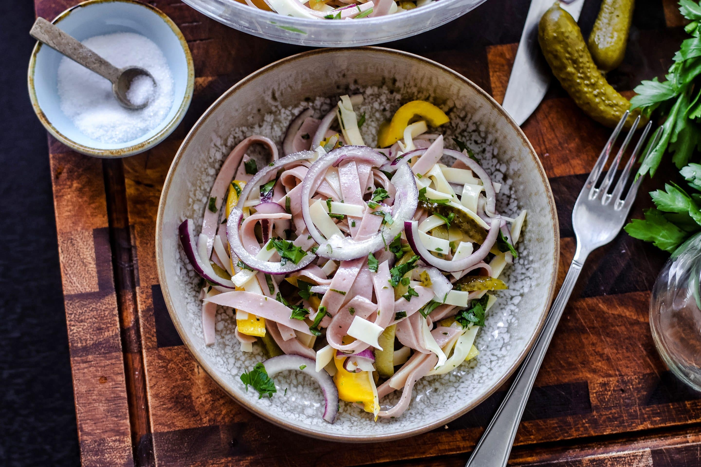 sieht dieser Wurstsalat mit Senfdressing nicht phantastisch aus?