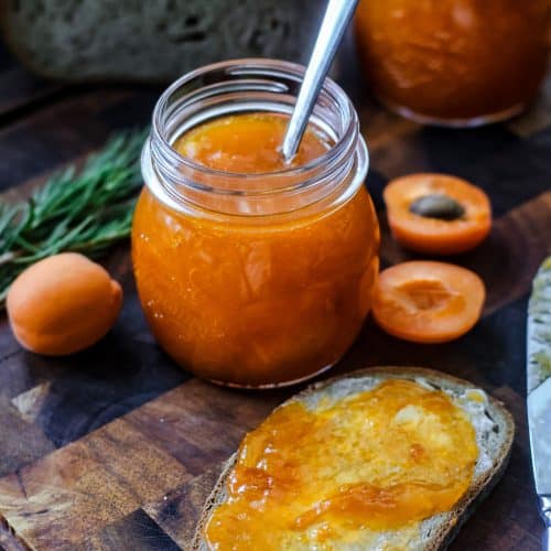 Aprikosenmarmelade mit Rosmarin ist richt lecker